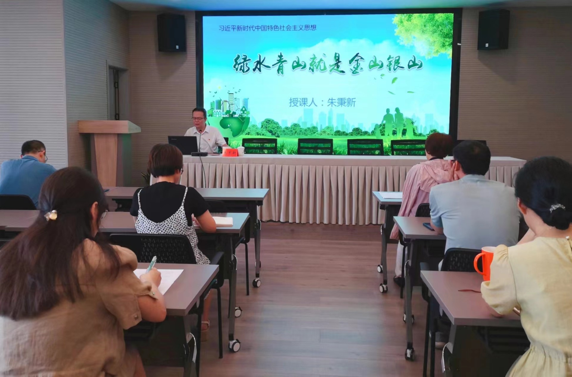 1687680469288364.jpg 漳州主題教育黨課1.jpg