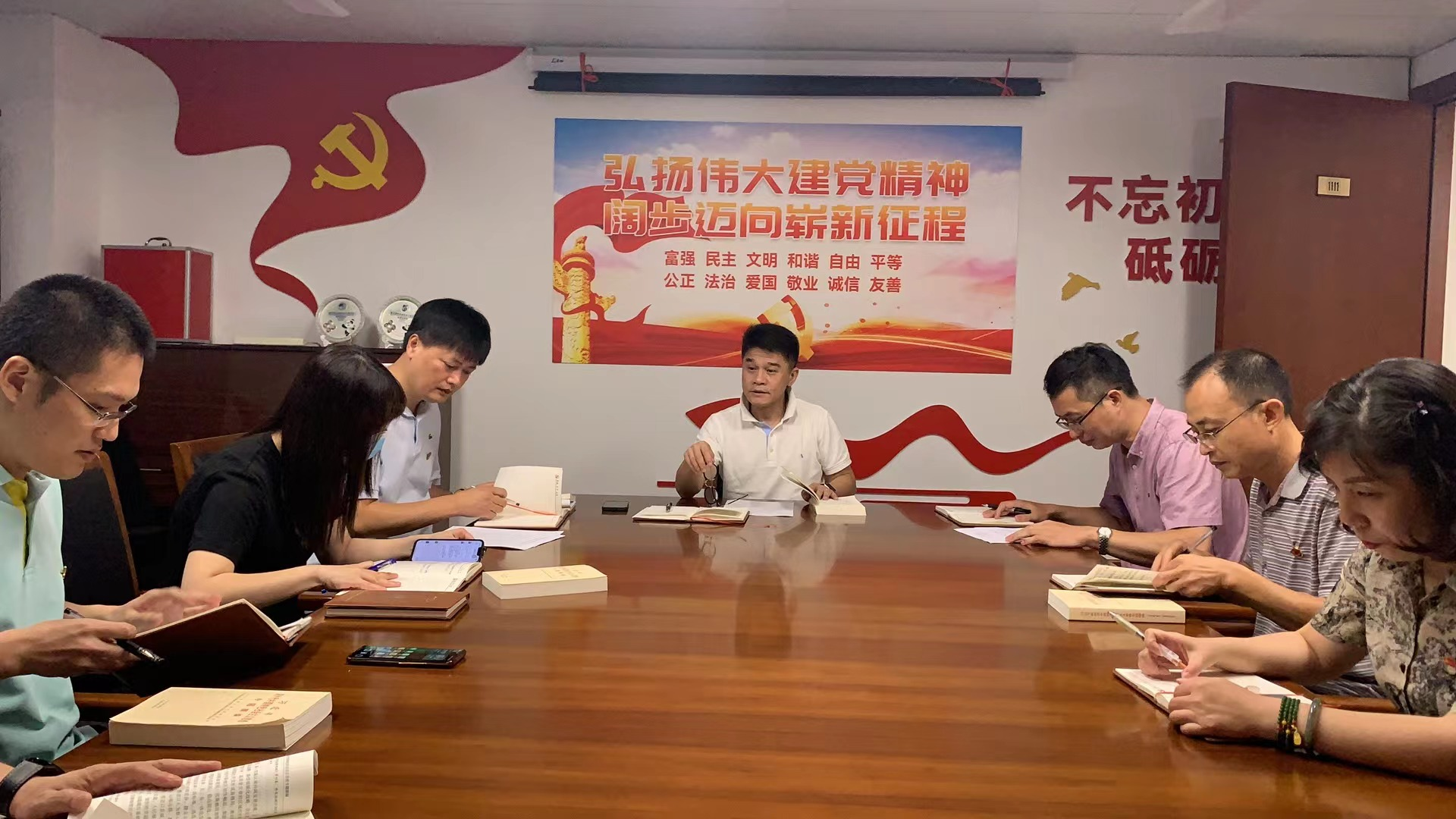 1690794263514881.png 華浩.png