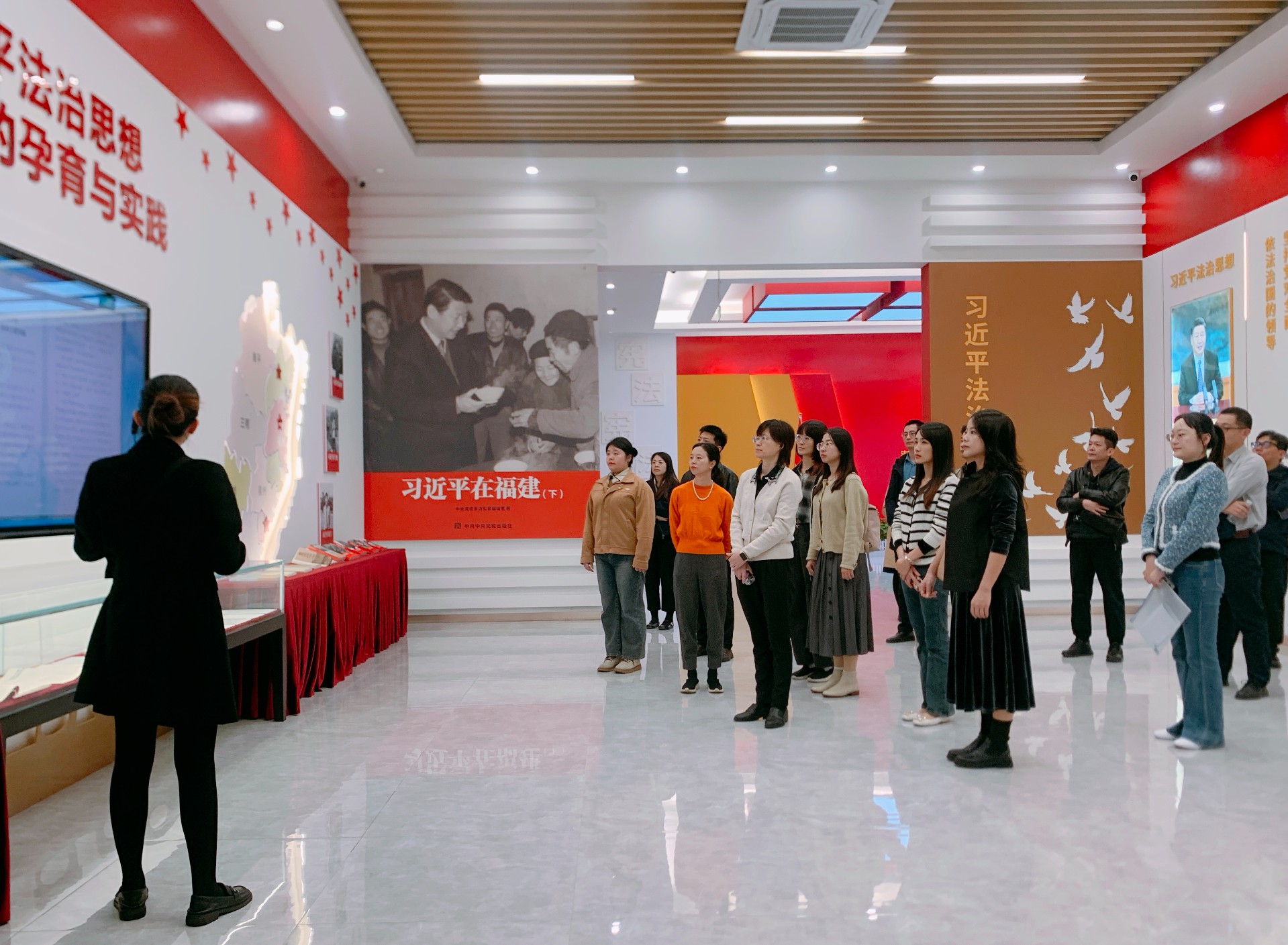 1733109490406974.jpg 憲法參觀.jpg