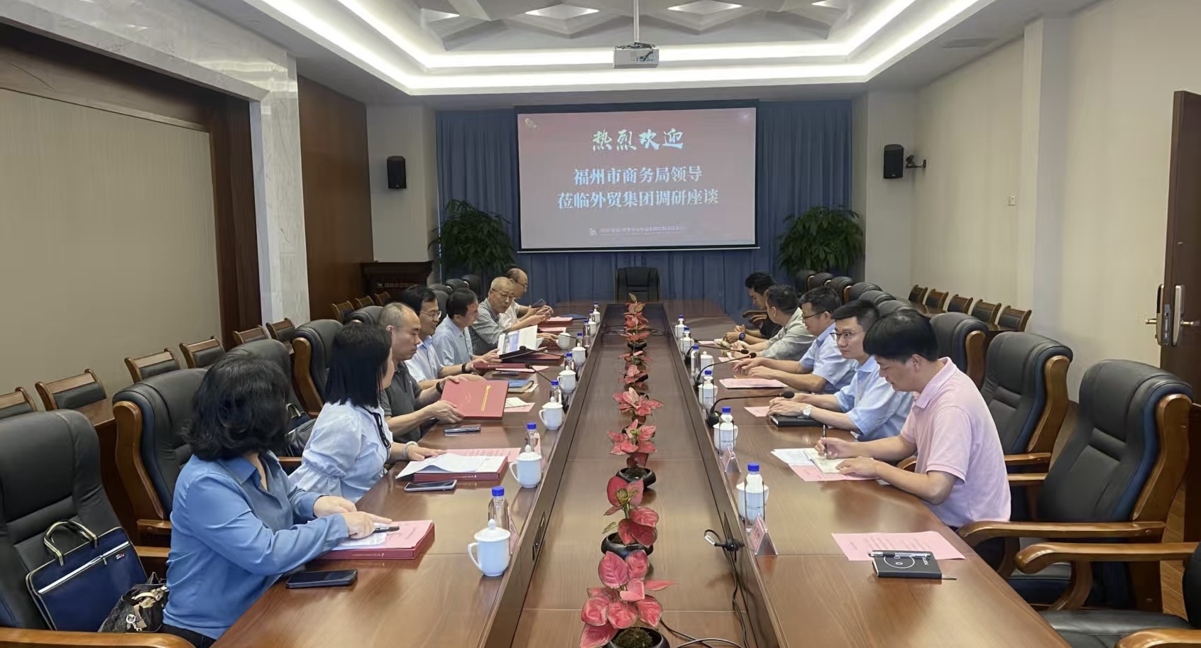 商務局領導調研.jpg
